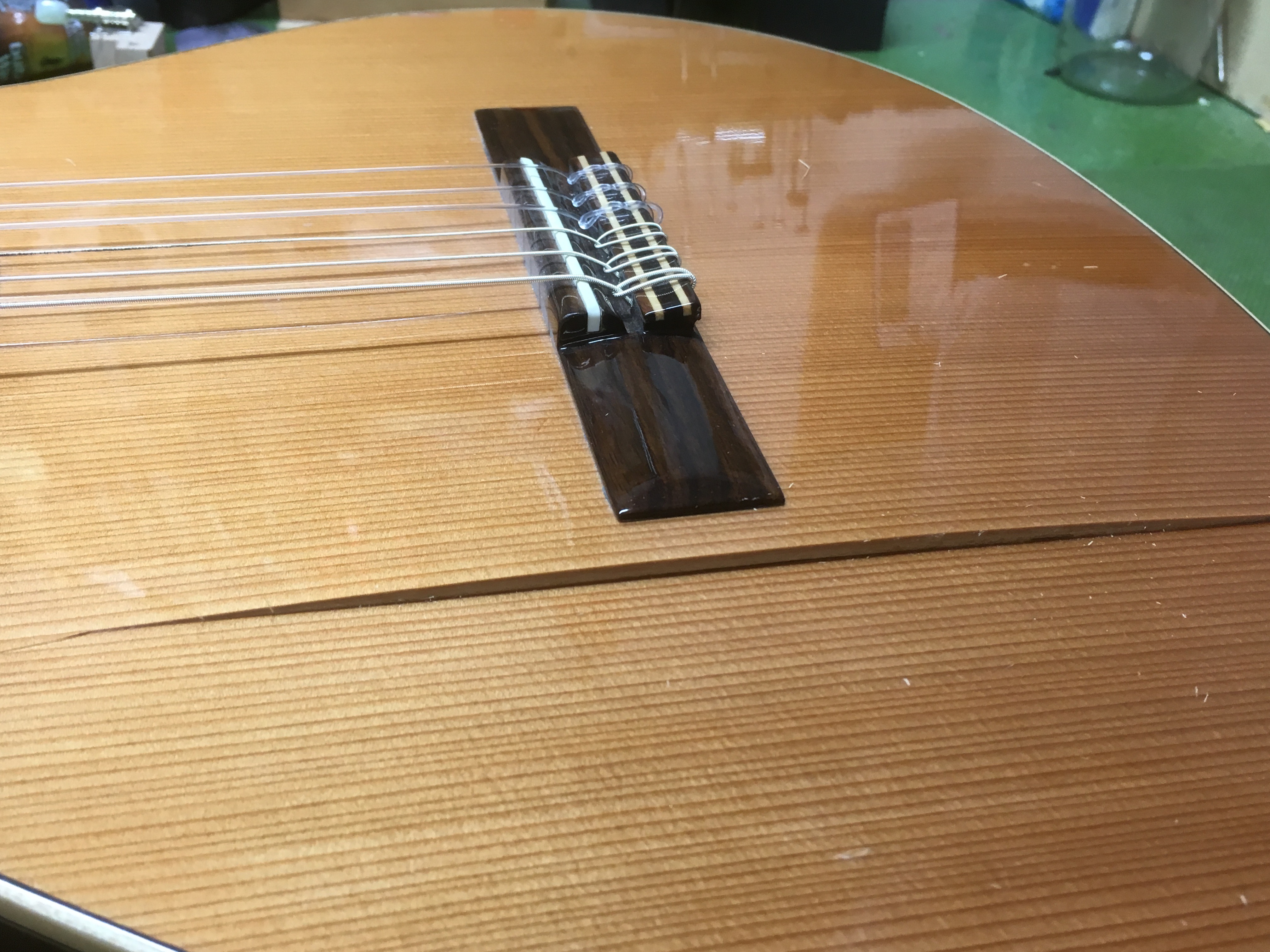 Réparation guitare classique table d’harmonie